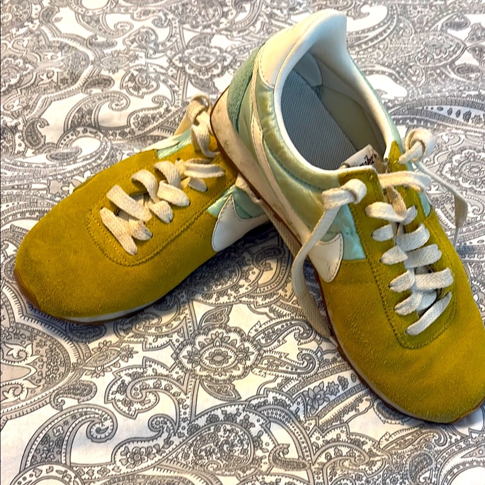 Nike Pre Montreal sneakers